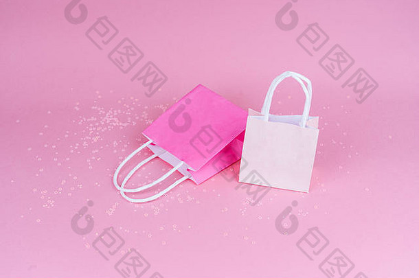 纸购物礼物袋粉红色的背景复制spaсe概念销售购物黑色的星期五给礼物生日圣诞节是的