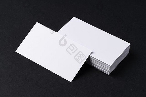 白色空白业务卡片黑暗黑色的背景