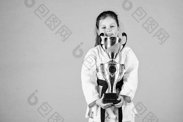 基因敲除能源活动孩子们赢家女孩运动服装小女孩冠军杯武术艺术练习如果快乐童年体育运动成功单战斗复制空间