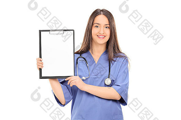 女医生持有空白纸剪贴板孤立的白色背景