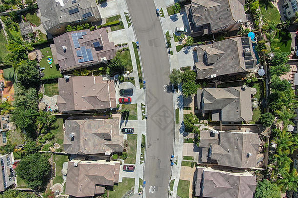 空中前视图郊区社区大别墅三迭戈加州美国住宅现代细分奢侈品房子