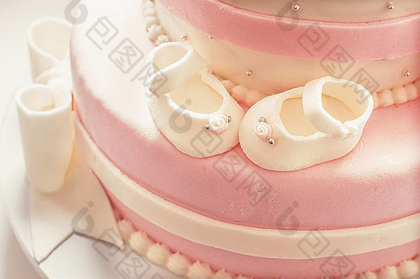 装饰细节生日蛋糕使婴儿女孩粉红色的白色