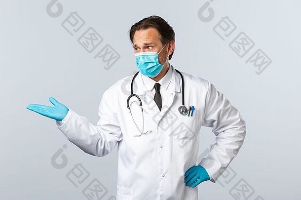 科维德防止病毒医疗保健工人疫苗接种概念持怀疑态度失望医生医疗面具手套指出盯着