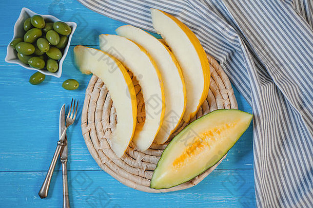 哈密瓜瓜水果绿色橄榄片健康的食物