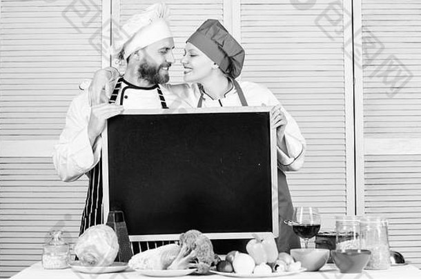 享受有趣的展开厨房主烹饪准备烹饪拥抱烹饪学校夫妇爱男人。女人教学烹饪类老板烹饪助手主类复制空间
