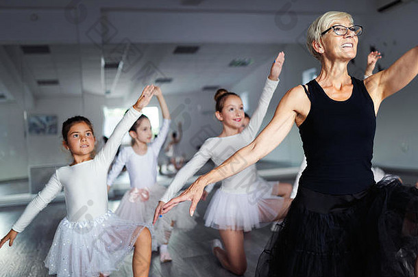 芭蕾舞老师学生芭蕾舞 演员锻炼跳舞类学校