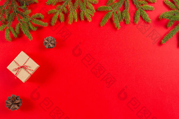 圣诞节作文冷杉树分支机构松视锥细胞现在礼物盒子红色的背景