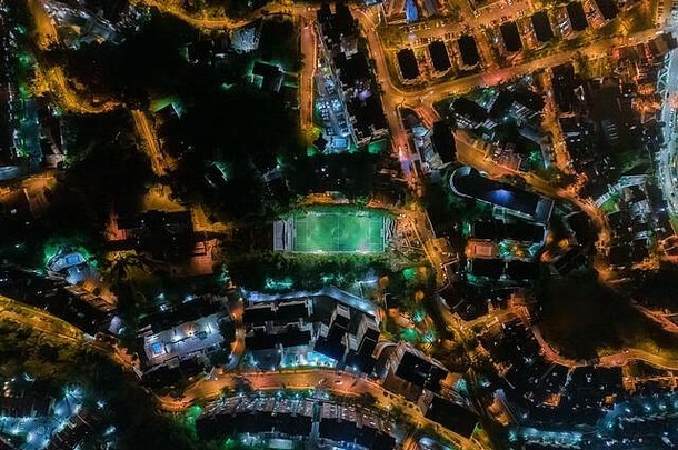 高空中视图合成足球场中间自然