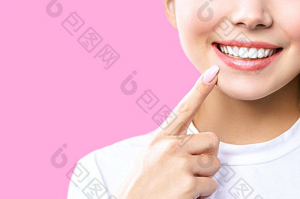 完美的健康的牙齿微笑年轻的女人牙齿美白牙科诊所病人图像象征着口服护理牙科口腔学粉红色的