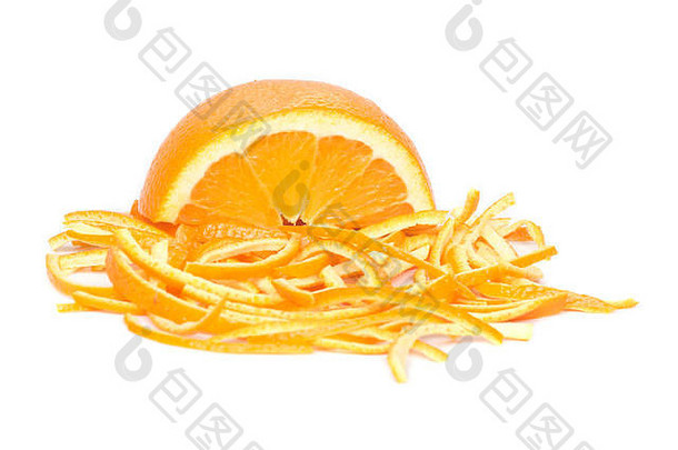 减少一半橙色橙色皮孤立的白色背景