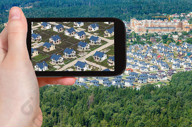旅行概念旅游照片别墅草坪上莫斯科地区俄罗斯智能手机