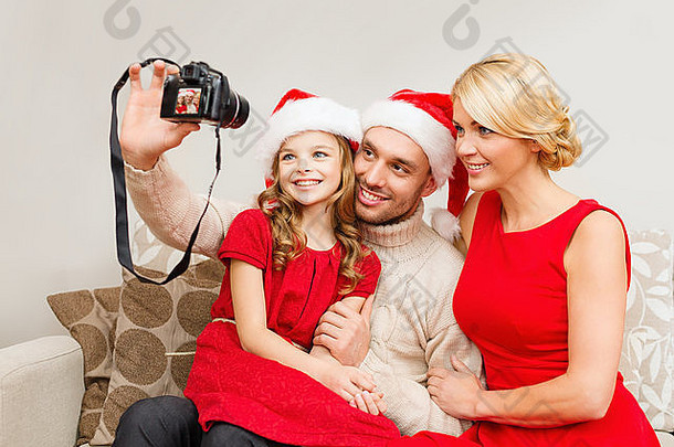 微笑家庭圣诞老人助手帽子采取图片