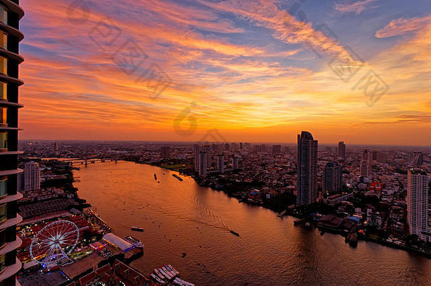 令人惊异的日落潮praya河亚洲人曼谷