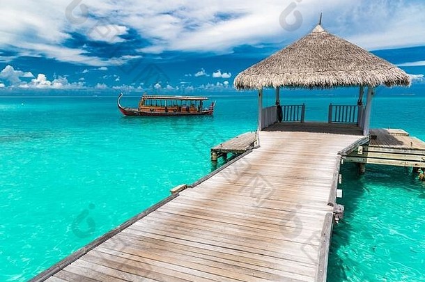 水豪华的水疗中心热带蓝色的环礁湖马尔代夫令人惊异的海视图夏天海滩情绪