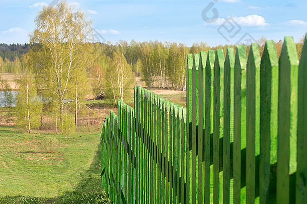 长木栅栏绿色木板