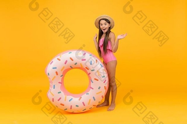 配件游泳安全水安全措施池游泳者安全女孩游泳甜甜圈环孩子泳衣有趣的夏天假期游泳日光浴