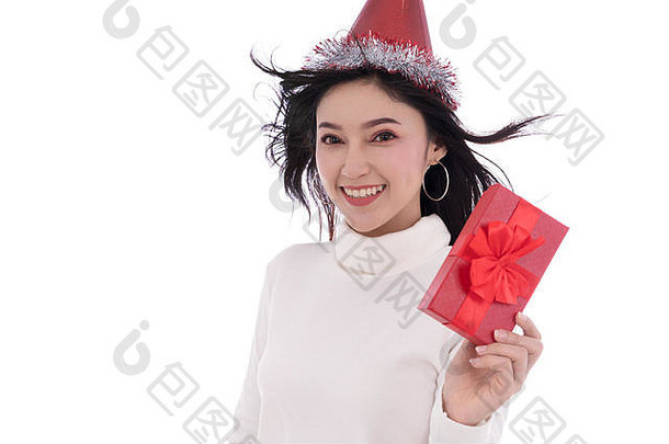 快乐年轻的女人他持有红色的圣诞节礼物盒子孤立的白色背景