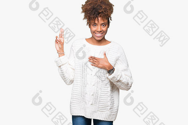 美丽的年轻的非洲美国女人穿冬天毛衣孤立的背景说脏话手胸部手指使忠诚职业