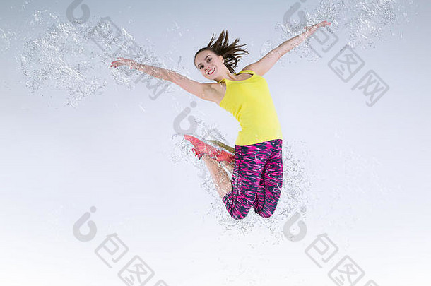 女人跳冻运动照片操纵溅水