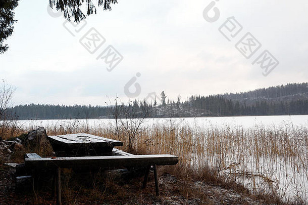 休息的地方家具站冻湖海岸图片北瑞典
