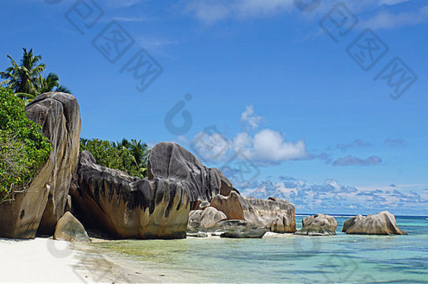 令人惊异的自然热带湾花岗岩岩石