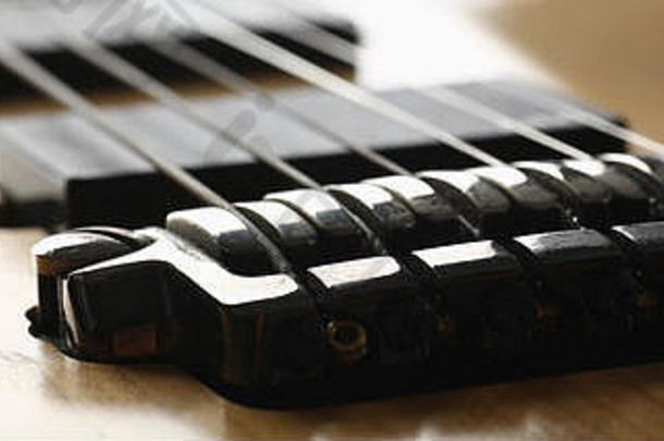 经典形状木电吉他紫檀脖子