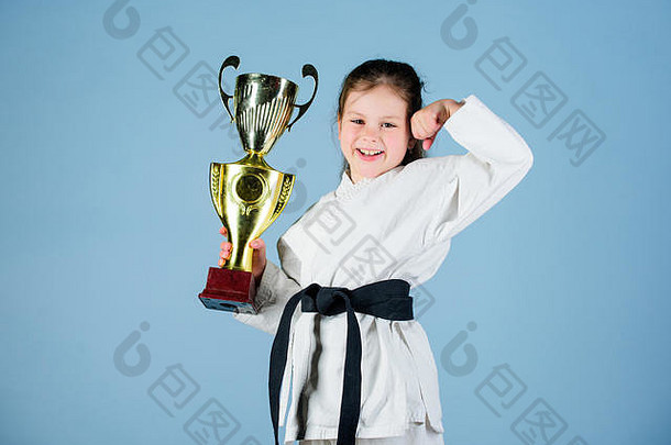 练习如果快乐童年小女孩冠军杯武术艺术体育运动成功单战斗赢家女孩运动服装基因敲除能源活动孩子们