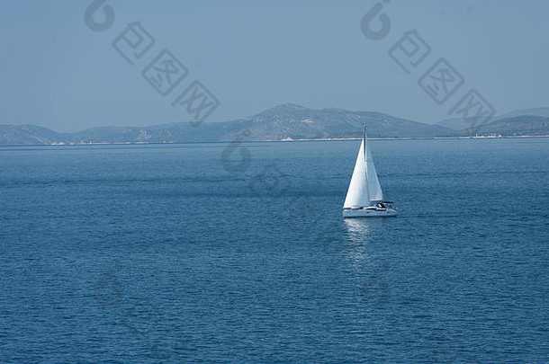 帆船航行亚得里亚海海