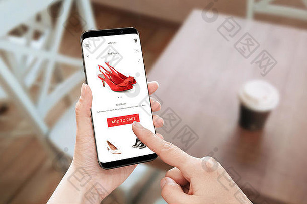 在线商店应用程序现代移动电话轮边缘女人触摸添加车按钮红色的鞋子