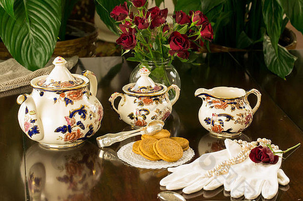 时间茶!优雅的瓷中国茶集显示最好的茶聚会，派对
