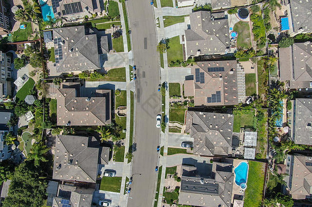 空中前视图郊区社区大别墅三迭戈加州美国住宅现代细分奢侈品房子