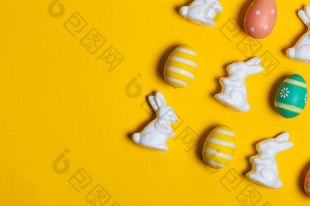 复活节兔子兔子<strong>鸡蛋</strong>明亮的黄色的背景