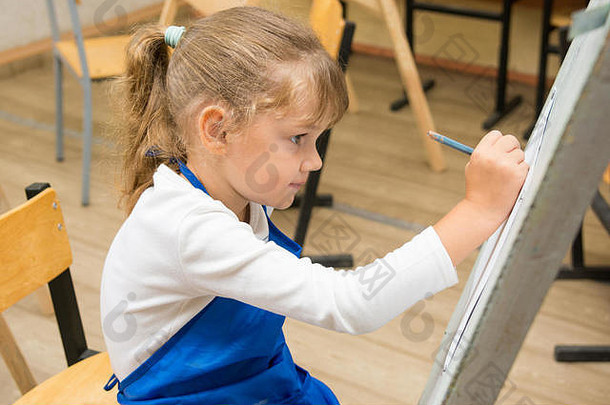 五年女孩油漆画架画教训