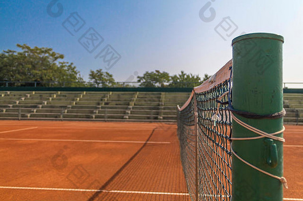 空网球粘土法院阳光明媚的一天