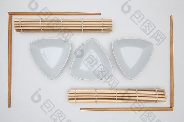 前视图白色空寿司盘子竹子筷子垫对称食物设计