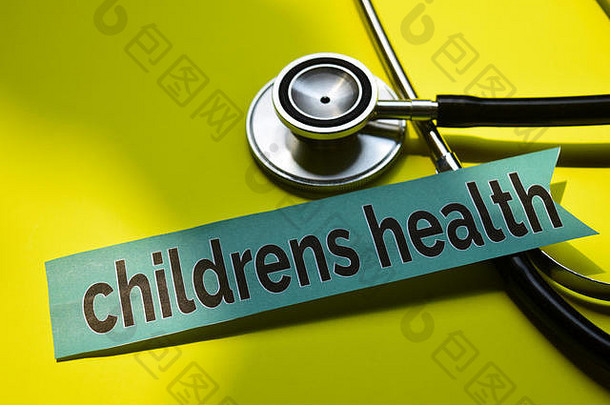 孩子们健康听诊器概念灵感黄色的背景