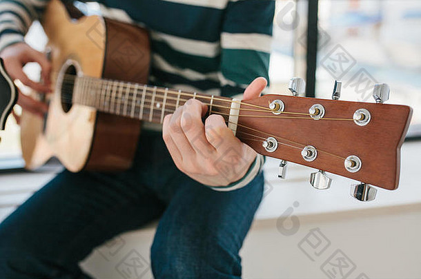 学习玩吉他音乐教育课外教训爱好热情玩吉他唱歌歌曲