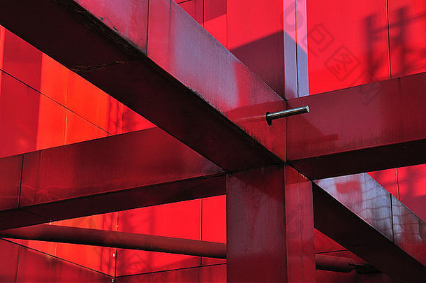 红色的金属工业建设细节阳光明媚的一天阴影空间感觉