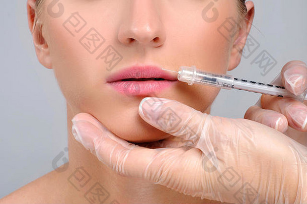 女人肉毒杆菌注射嘴唇化妆品治疗塑料手术美丽的女孩接收填料注射嘴唇