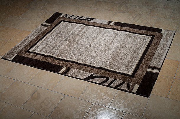 单棕色（的）地毯折叠地板上
