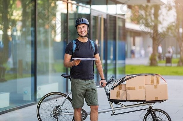 自行车信使使交付货物自行车