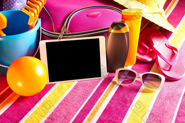 空触摸屏幕平板电脑色彩斑斓的海滩毛巾太阳镜太阳面霜海滩配件