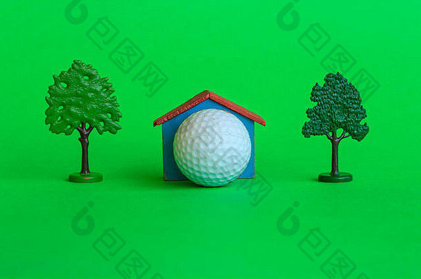 房子高尔夫球球包围树绿色植物象征存在高尔夫球俱乐部