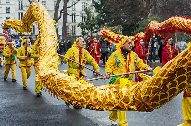 巴黎法国2月中国人一年游行所示2月巴黎法国