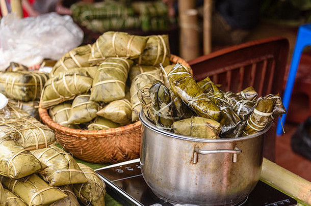 黏糊糊的大米包裹包装竹子叶子煮熟的河内越南