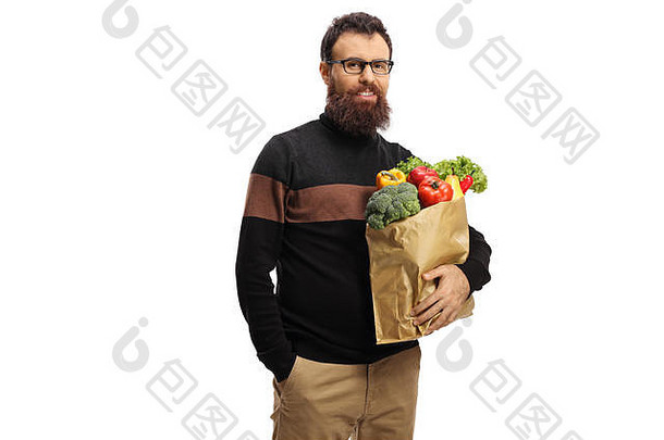完整的长度肖像有胡子的男人。摆姿势纸袋完整的水果蔬菜孤立的白色背景