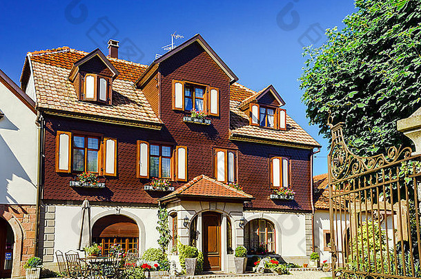 典型的阿尔萨斯房子小村bas-rhin法国旅游旅行概念