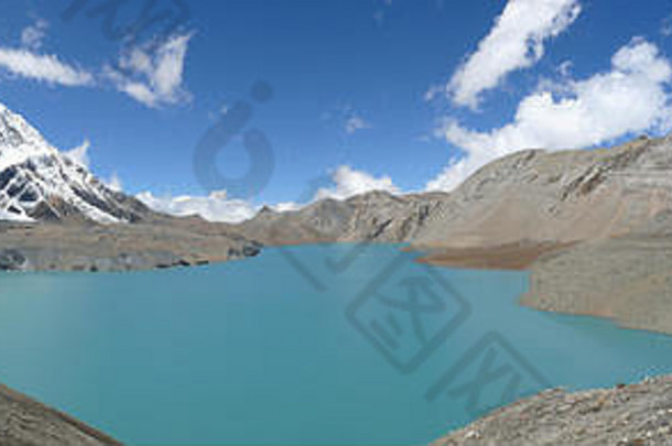 全景tilicho湖tilicho峰美丽的雪封顶喜马拉雅山脉最高湖大小世界