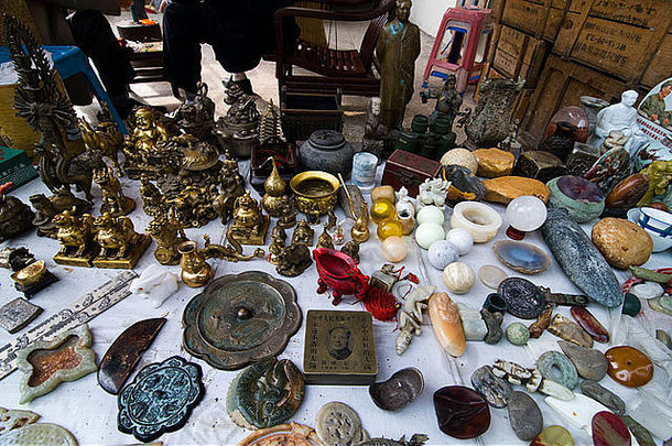 传统的中国人都古董出售小街摊位深圳