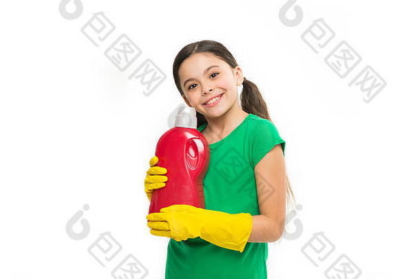 家庭洗钱孩子准备好了洗衣小管家持有洗涤剂瓶手可爱的家庭助手穿黄色的橡胶手套家庭清洁<strong>产品</strong>